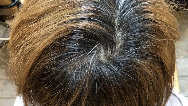 白髪を染めない